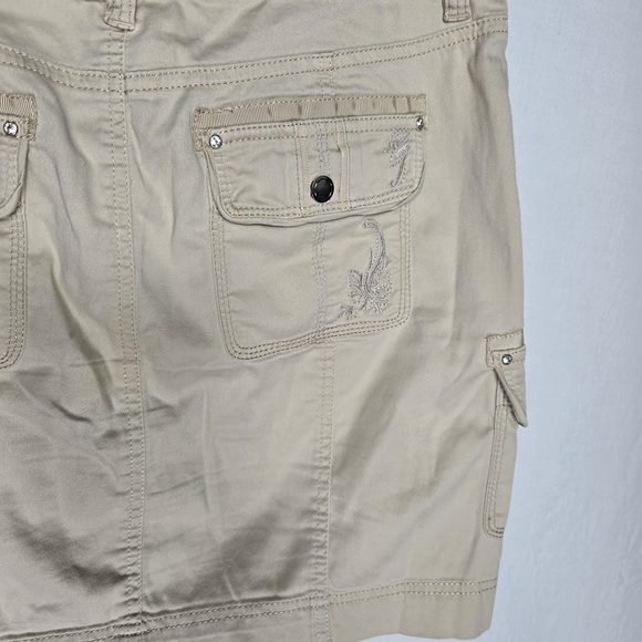 White House Black Market Women’s Size 6 Khaki Cargo Mini Skirt Embroidered - Picture 7 of 11